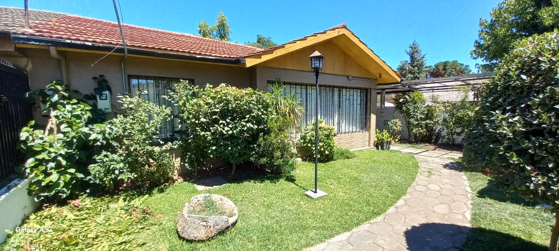 Se Vende Amplia y Segura Casa en Excelente Sector de Curicó