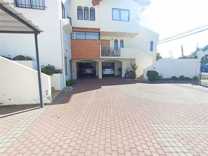 Casa en venta de 4D3B 2 Est. en Jardín del Mar