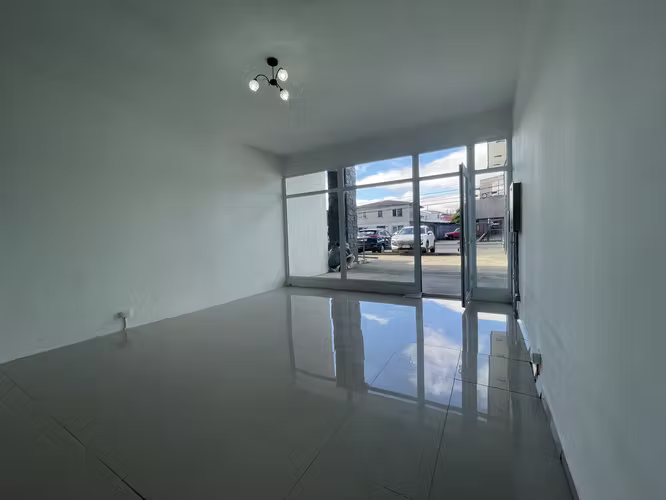 Arriendo Local Comercial u oficina, edificio Wolk de Anibal Pinto