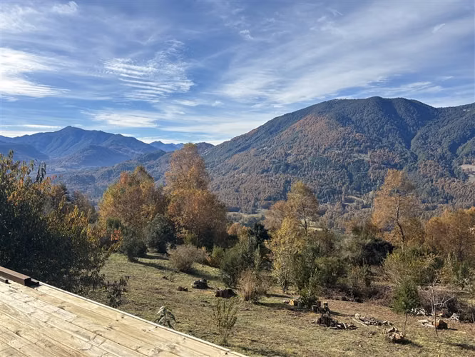 CASA CON VISTA A VOLCÁN Y VALLE EN PUCÓN- LA BARDA