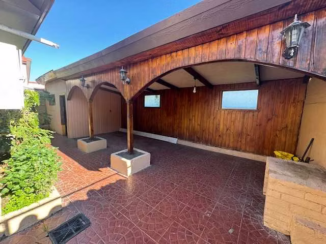 Hermosa casa en pasaje cerrado (164269)