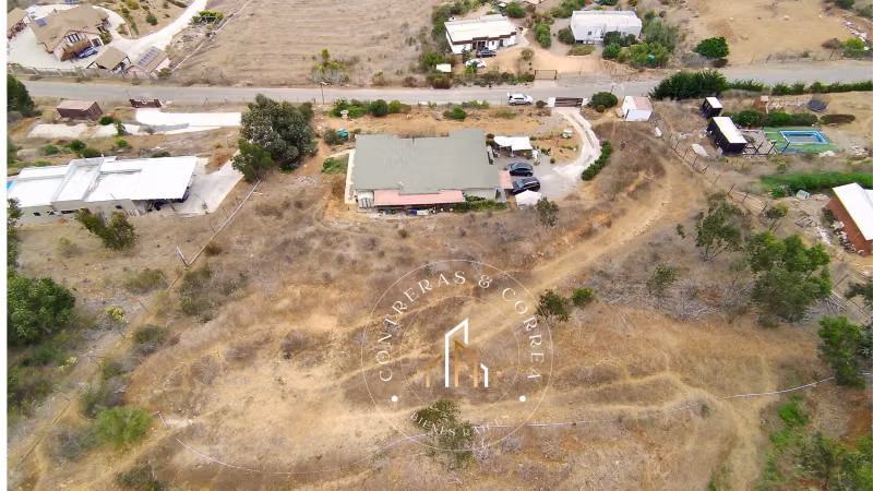 Parcela con casa y gran terreno en Altovalsol
