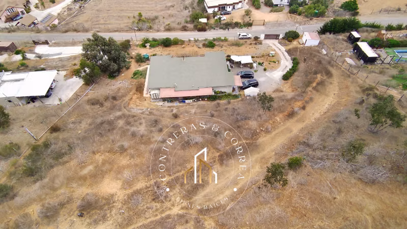 Parcela con casa y gran terreno en Altovalsol