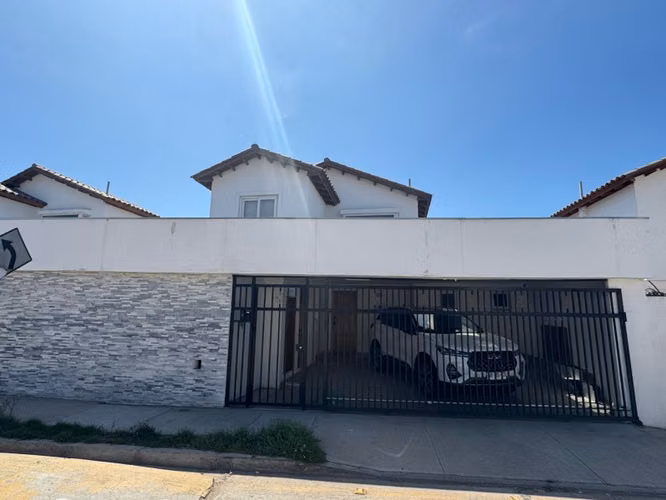 Amplia y bien ubicada casa en Peñuelas, Coquimbo