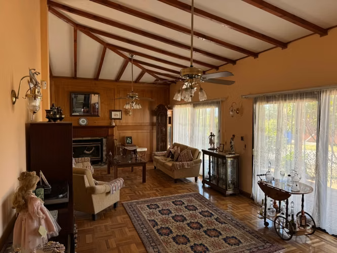 Preciosa Casa con Quincho y Árboles Frutales