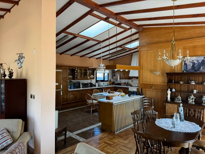 Preciosa Casa con Quincho y Árboles Frutales