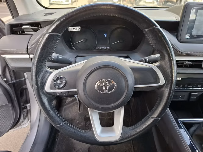 TOYOTA YARIS 2024