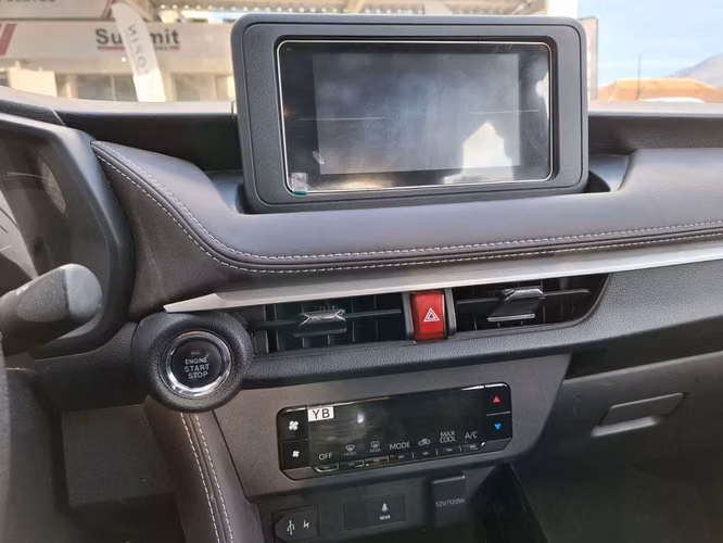 TOYOTA YARIS 2024