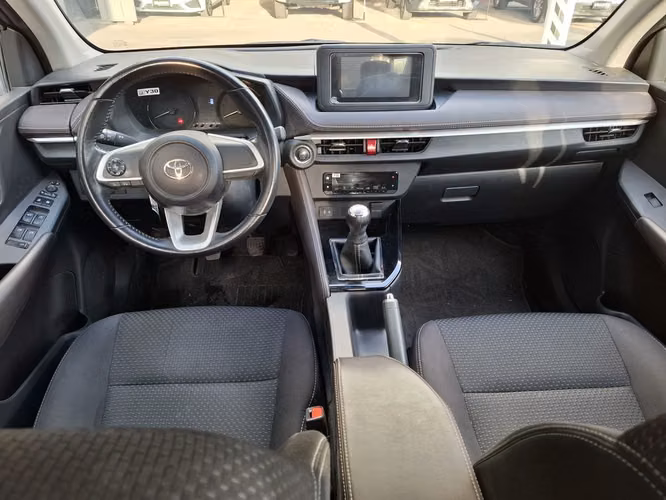 TOYOTA YARIS 2024