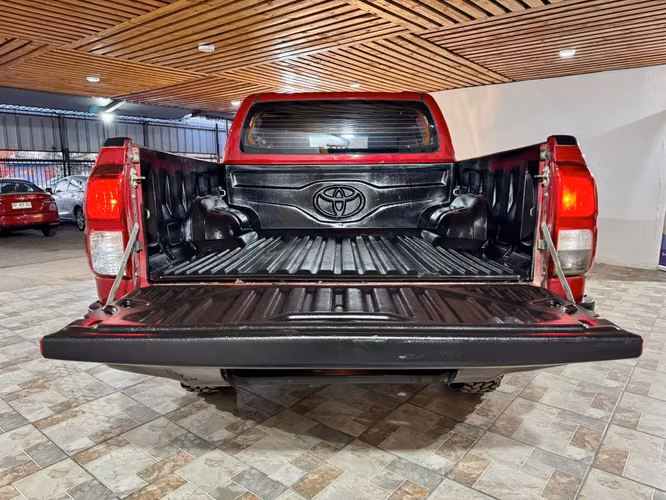 TOYOTA HILUX DX