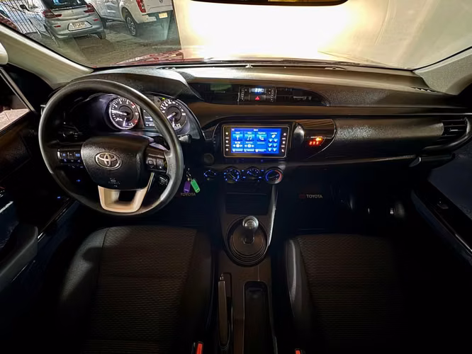 TOYOTA HILUX DX