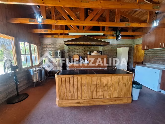 Casa en venta de 5 dorm. 4 ba en Talagante Colegio Trebulco