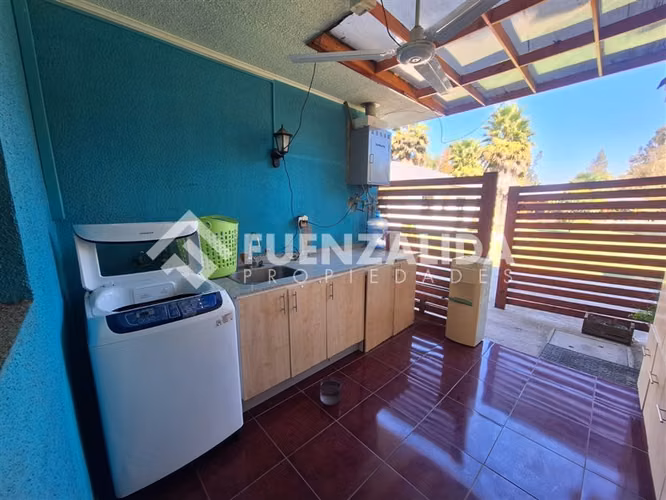 Casa en venta de 5 dorm. 4 ba en Talagante Colegio Trebulco
