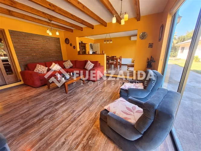 Casa en venta de 5 dorm. 4 ba en Talagante Colegio Trebulco