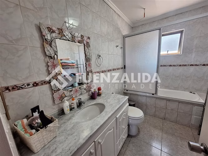 Casa en venta de 5 dorm. 4 ba en Talagante Colegio Trebulco