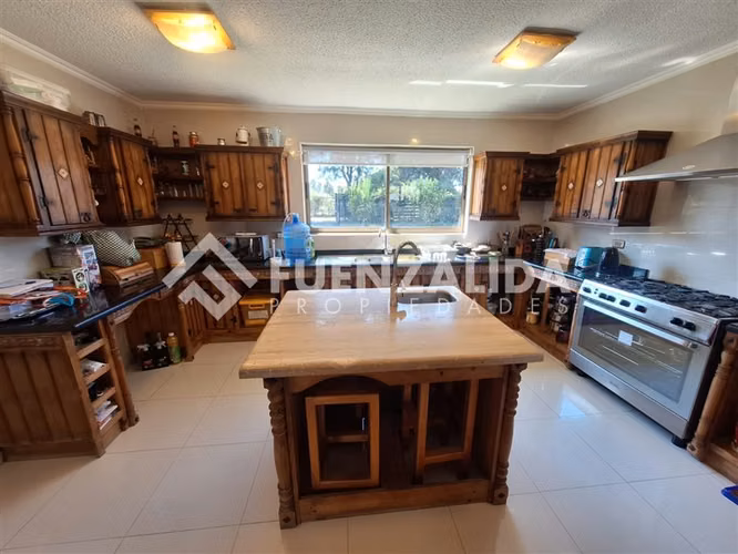 Casa en venta de 5 dorm. 4 ba en Talagante Colegio Trebulco