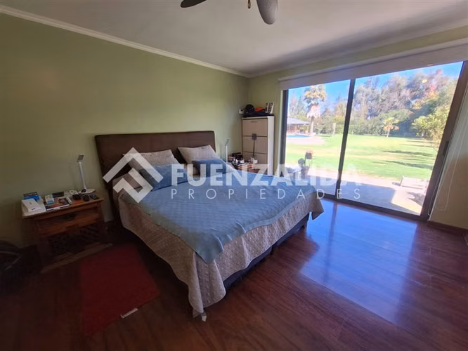 Casa en venta de 5 dorm. 4 ba en Talagante Colegio Trebulco