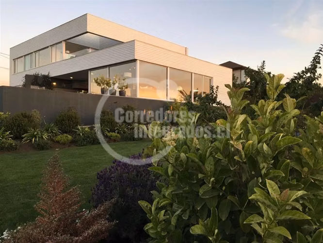 Casa en venta de 5 dorm. en Santo Domingo
