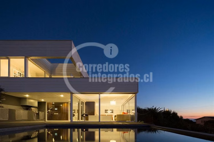 Casa en venta de 5 dorm. en Santo Domingo