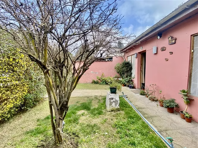 Casa en venta con terreno de 487 m2 en Centro de Talagante