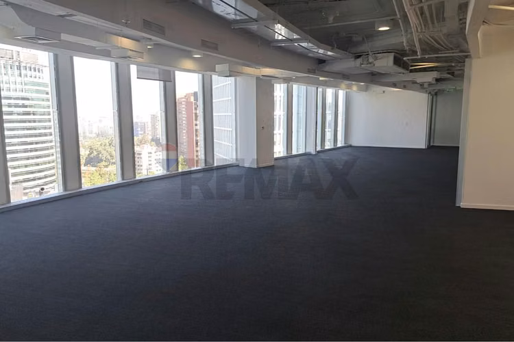 Oficina 1401 de 206, 33 m2 en sector preivilegiado