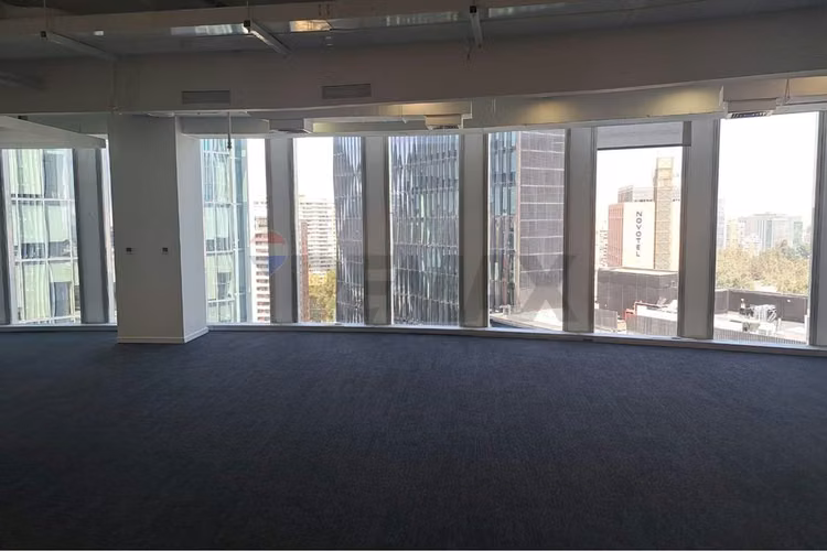 Oficina 1401 de 206, 33 m2 en sector preivilegiado