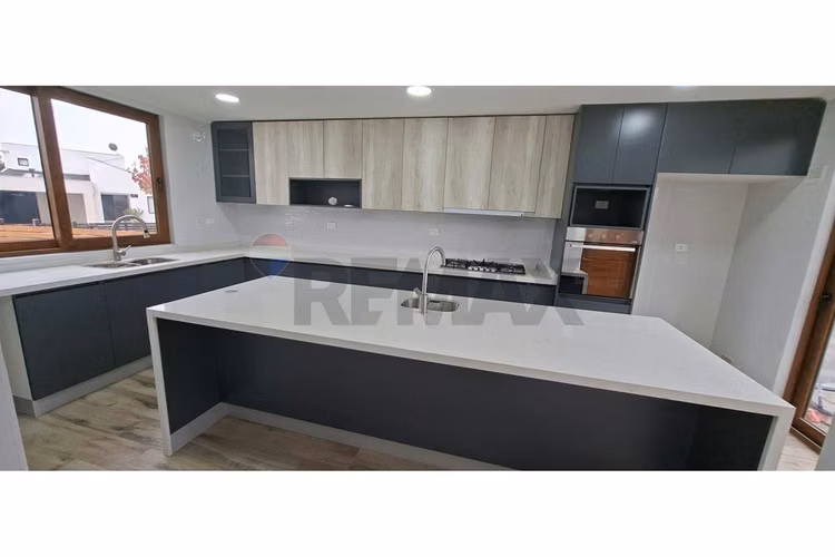 Nueva!! cerca del mar, y en condominio
