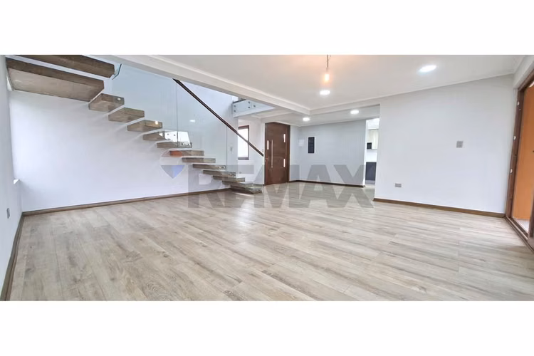 Nueva!! cerca del mar, y en condominio