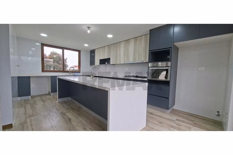 Nueva!! cerca del mar, y en condominio