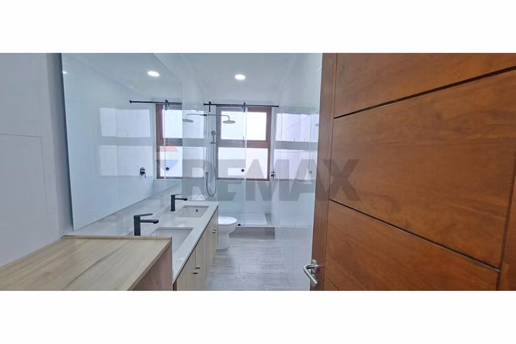 Nueva!! cerca del mar, y en condominio