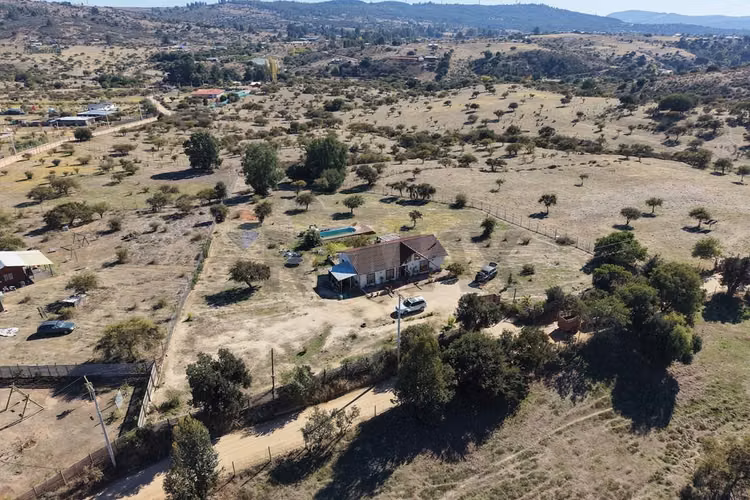Exclusiva parcela con piscina cerca rapel