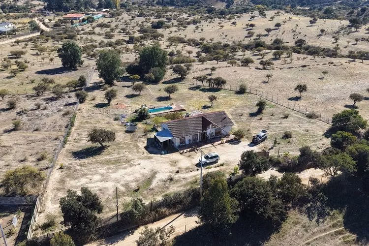 Exclusiva parcela con piscina cerca rapel