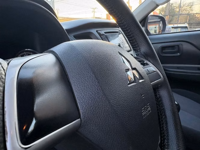MITSUBISHI L200 2020