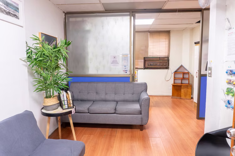 Arriendo de oficina 2 privados, 2 baños y recepción, en Morandé