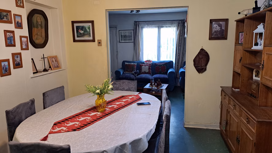 Casa sólida y Grande en Sector Residencial