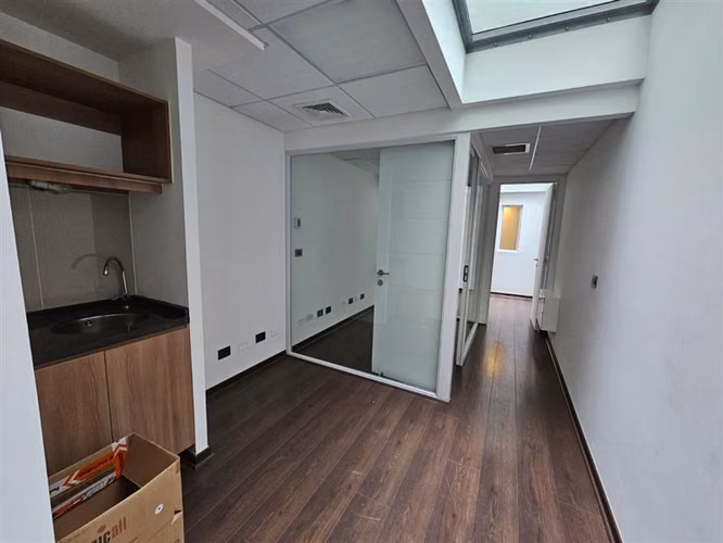 Oficina en venta en Las Condes con 2 Privados y 1 Baño