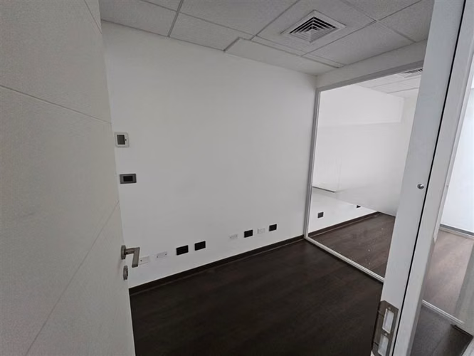 Oficina en venta en Las Condes con 2 Privados y 1 Baño - Imagen 6
