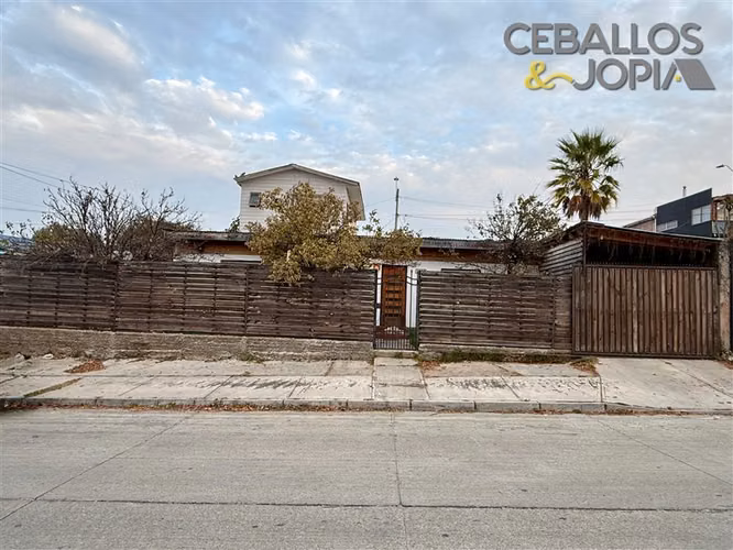 Casa en venta de 8 dorm. en Villa Alemana