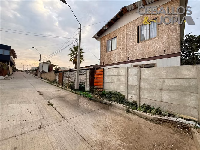 Casa en venta de 8 dorm. en Villa Alemana