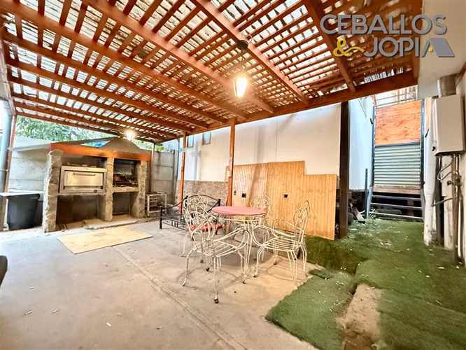 Casa en venta de 8 dorm. en Villa Alemana