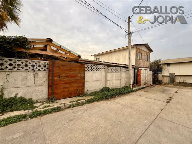 Casa en venta de 8 dorm. en Villa Alemana