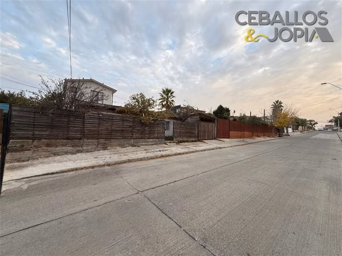 Casa en venta de 8 dorm. en Villa Alemana