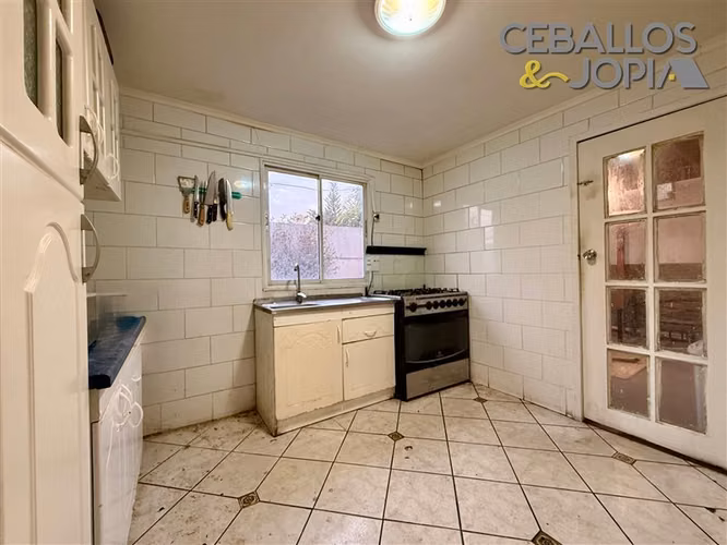 Casa en venta de 8 dorm. en Villa Alemana