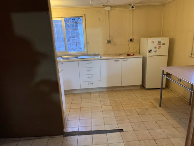 Arriendo Terreno con casa en mal estado de conservación, Comercial 1000 m2   $1.200.000.-