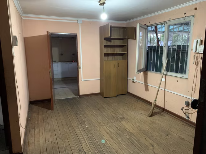 Arriendo Terreno con casa en mal estado de conservación, Comercial 1000 m2   $1.200.000.-