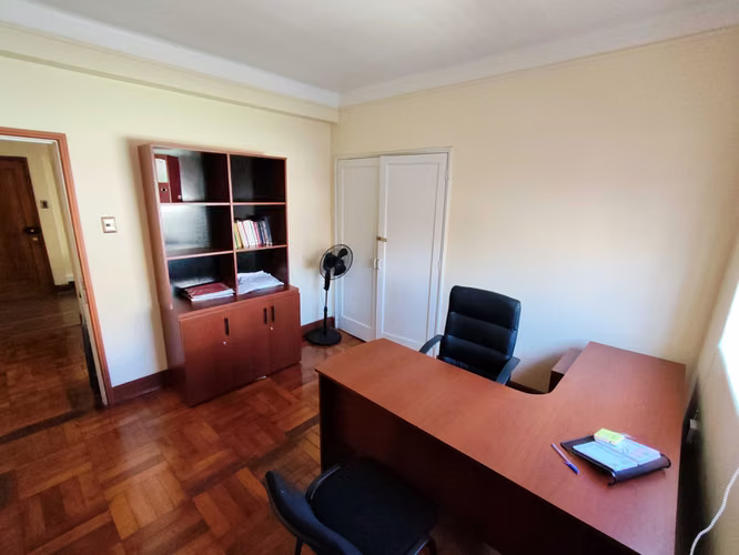 Cómoda oficina para uso profesional (163888)