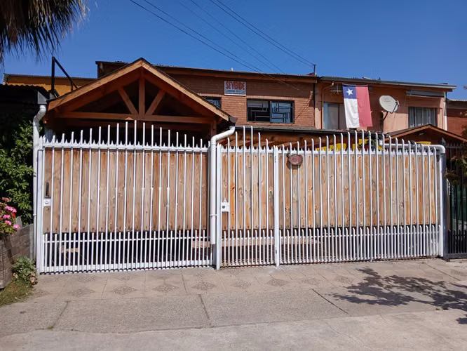 LINDA CASA DE DOS PISOS EN LA COMUNA DE PEÑALOLEN