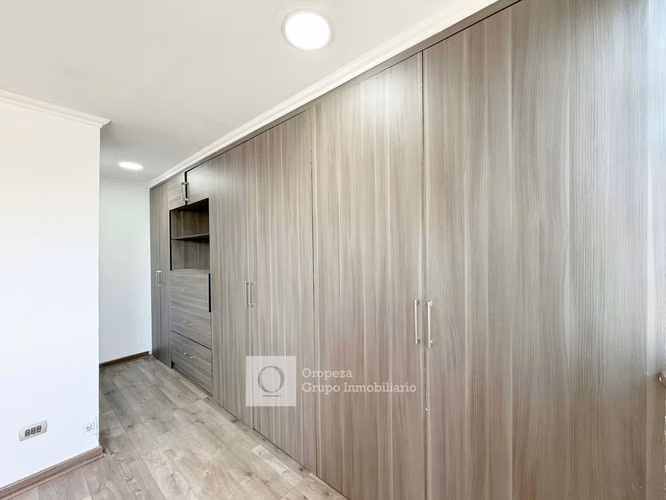 CASA DE 2 PISOS EN CONDOMINIO REMODELADA 3 HAB 3 BA 2 E