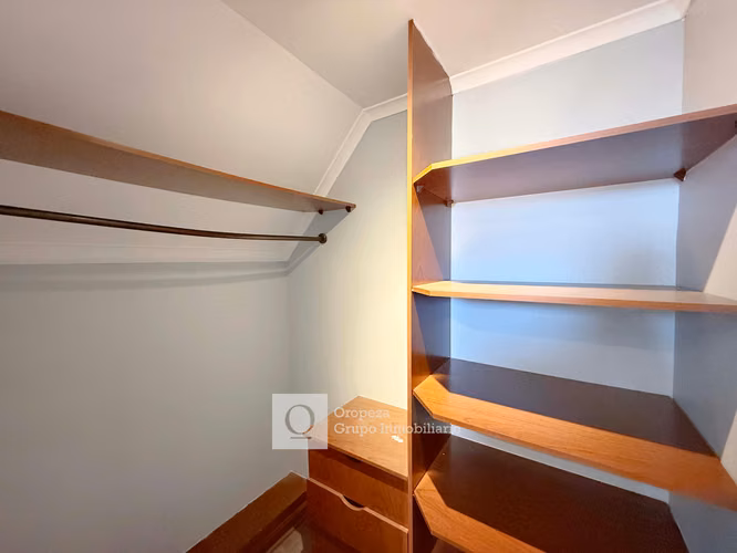 CASA DE 2 PISOS EN CONDOMINIO REMODELADA 3 HAB 3 BA 2 E