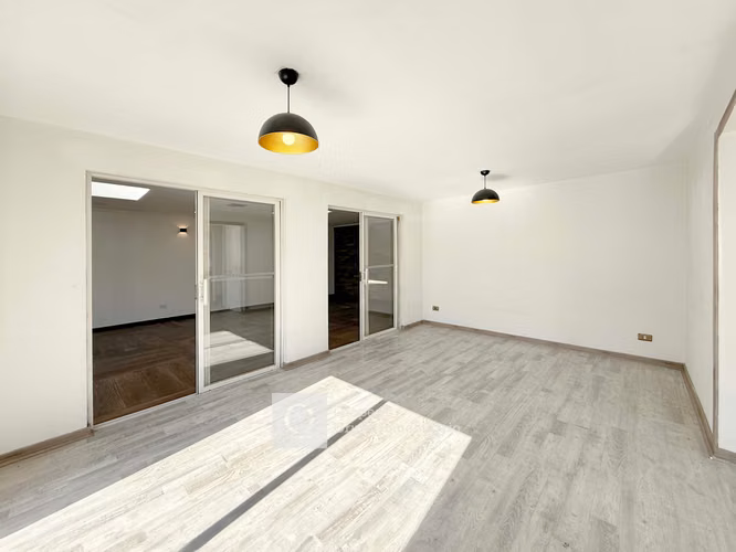 CASA DE 2 PISOS EN CONDOMINIO REMODELADA 3 HAB 3 BA 2 E